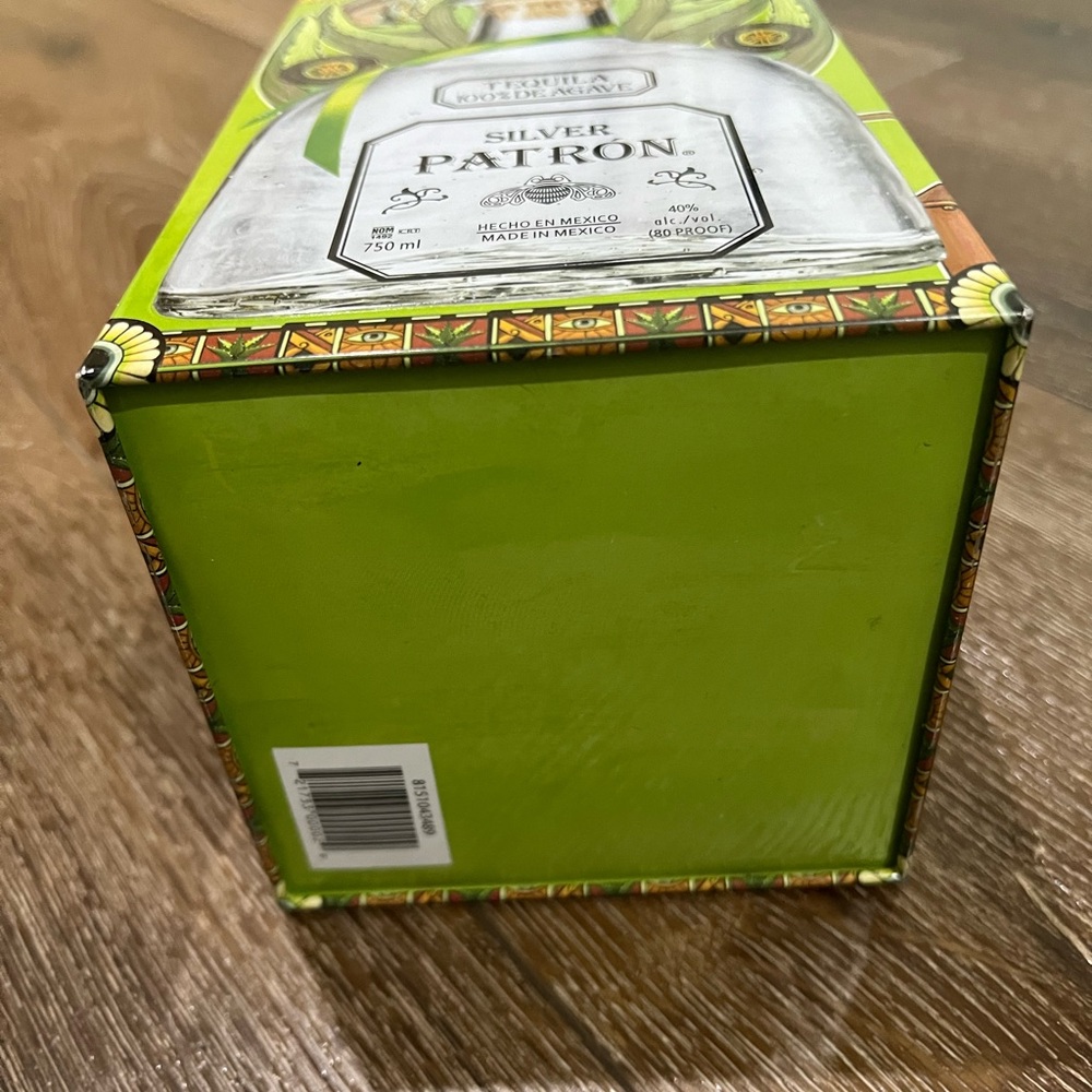 2 total jack Daniel’s and silver patron tequila tin can - Picture 5 of 16